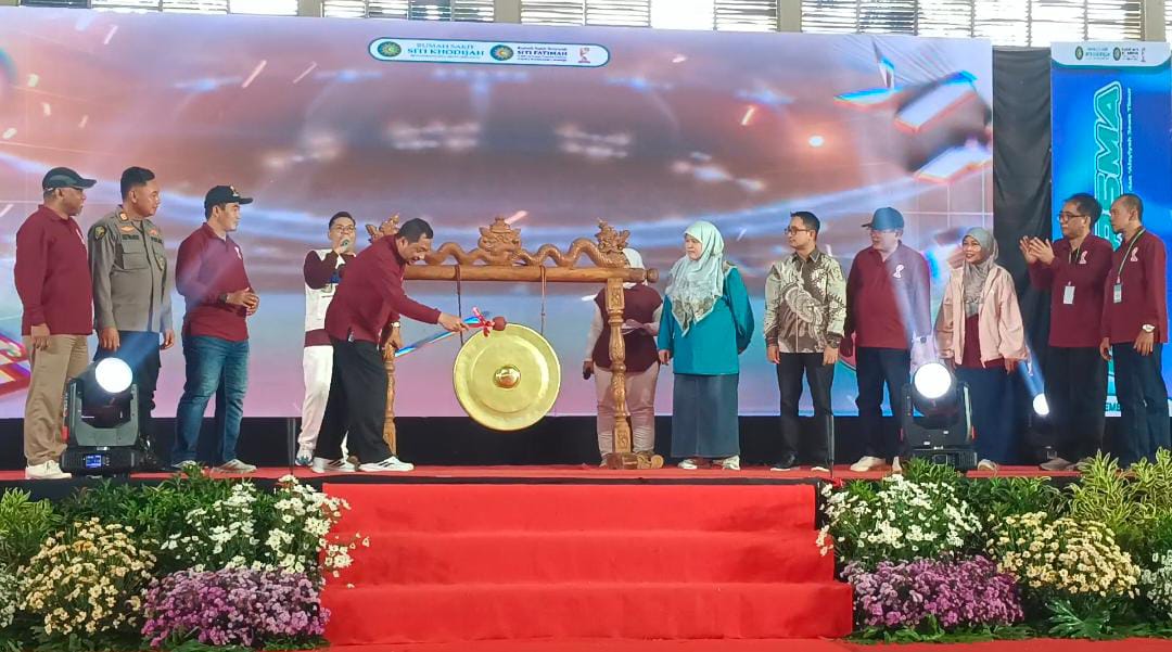 SEMARAK: Pekan Olahraga Rumah Sakit Muhammadiyah dan Aisyiyah (Porrsma) se-Jawa Timur resmi digelar di GOR Delta Sidoarjo, Sabtu (9/11).