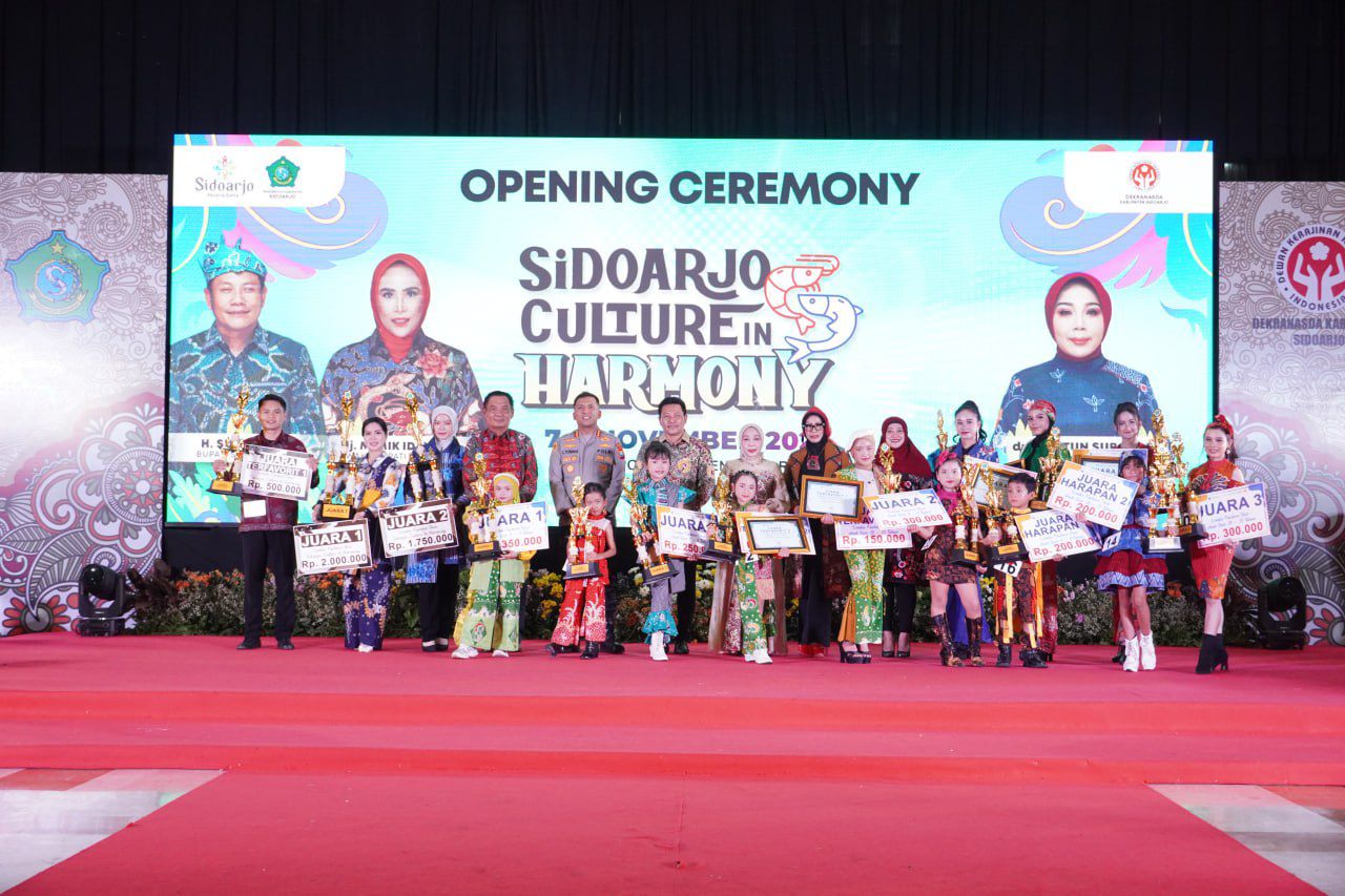 APRESIASI: Pemkab Sidoarjo menggelar Festival Sidoarjo Culture in Harmony 2025 di Pendapa Delta Wibawa, Sabtu malam (8/11).