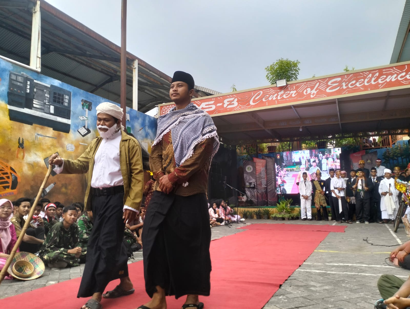 SEMANGAT: Para guru memerankan tokoh pendiri NU KH Hasyim Asy