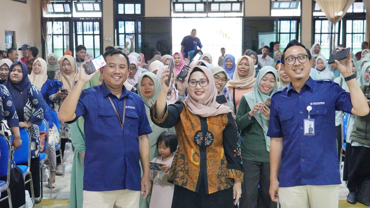 KOMPAK: Anggota Komisi D DPRD Kabupaten Sidoarjo, Kasipah mengajak seruluh peserta agar dapat bergotong royong demi Keberlangsungan Program JKN.&nbsp;