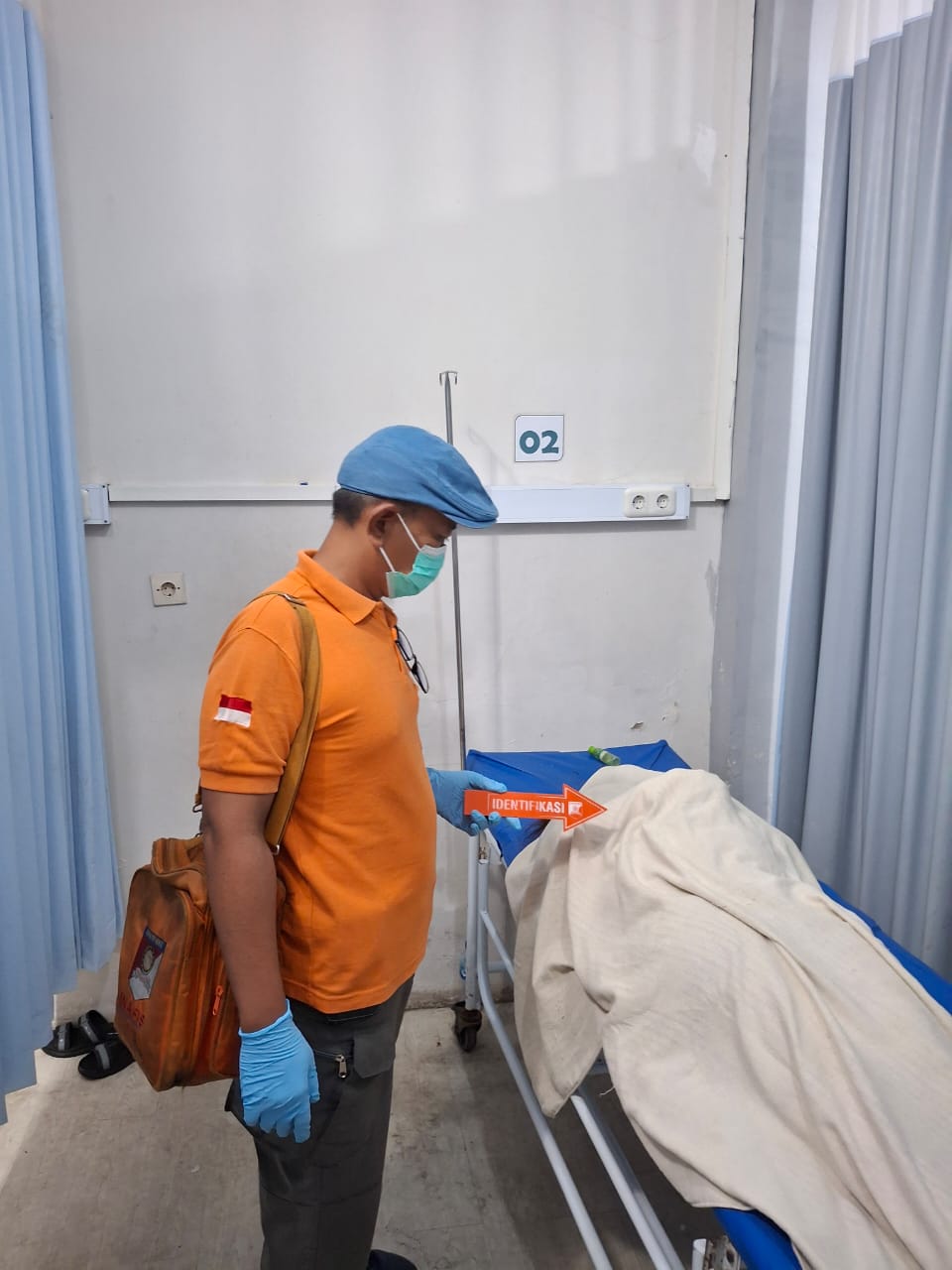TERUNGKAP: Korban usai dievakuasi dari TKP.