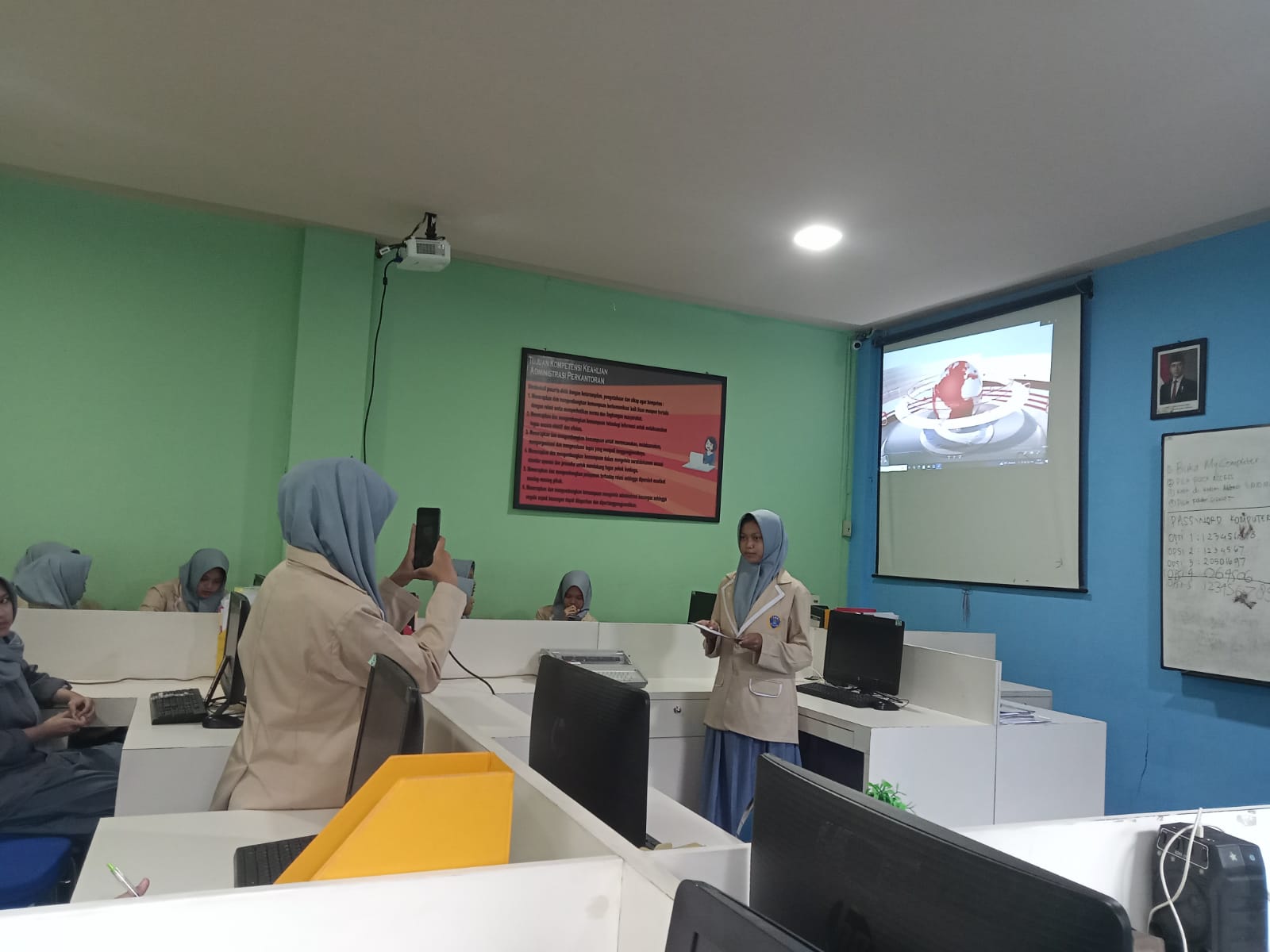 BANYAK LOMBA: SMK Muhammadiyah 1 Taman dan SMK Muhammadiyah 2 Taman (VOCATAMA) peringati Hari Pahlawan dan Milad Muhammadiyah ke 113 yang digelar mulai 10&ndash;17 November 2025.