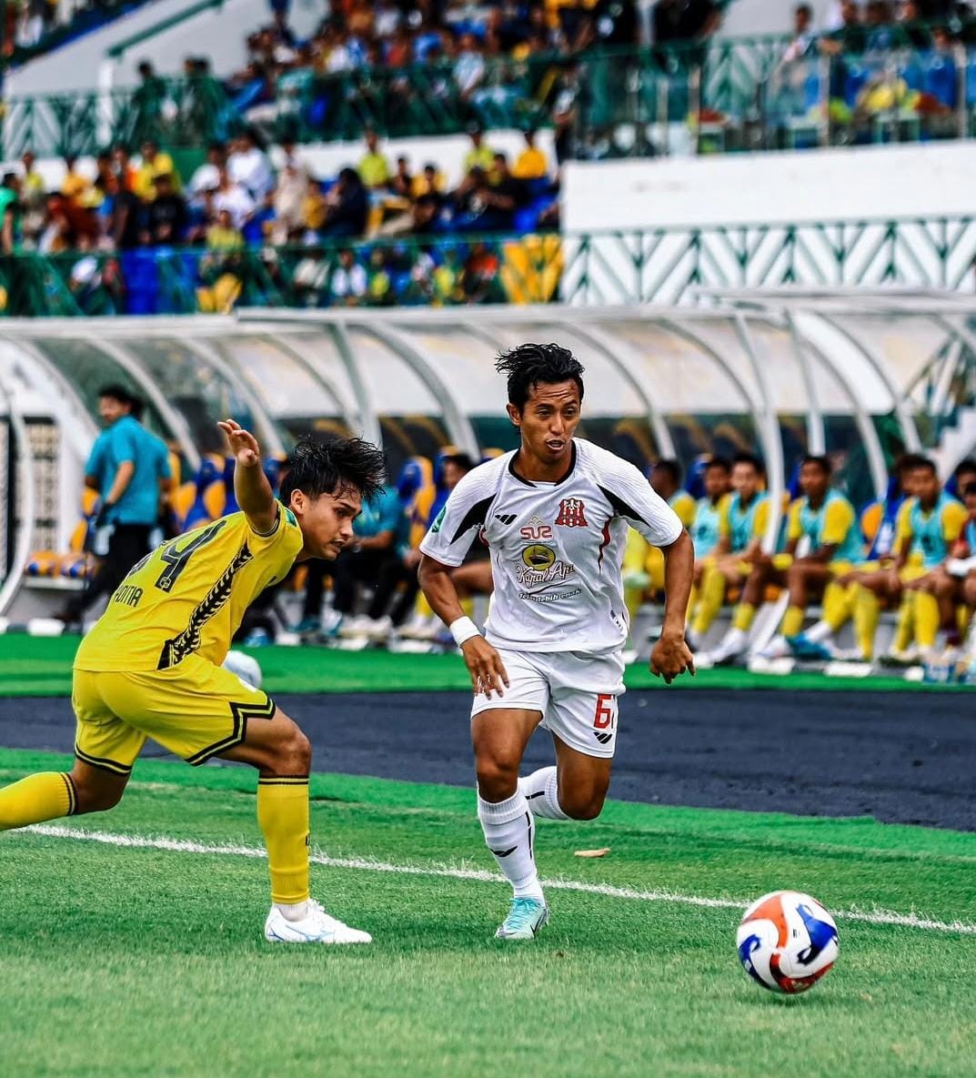 EVALUASI: Pemain Deltras Sidoarjo saat melawan Barito Putera. (Foto Deltras Sidoarjo)