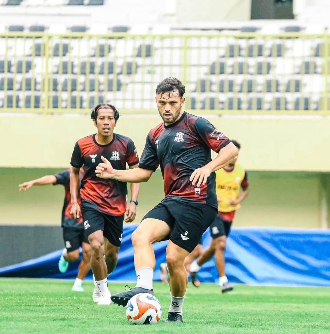 SULIT: Pemain Deltras Sidoarjo saat latihan. (Foto Deltras)