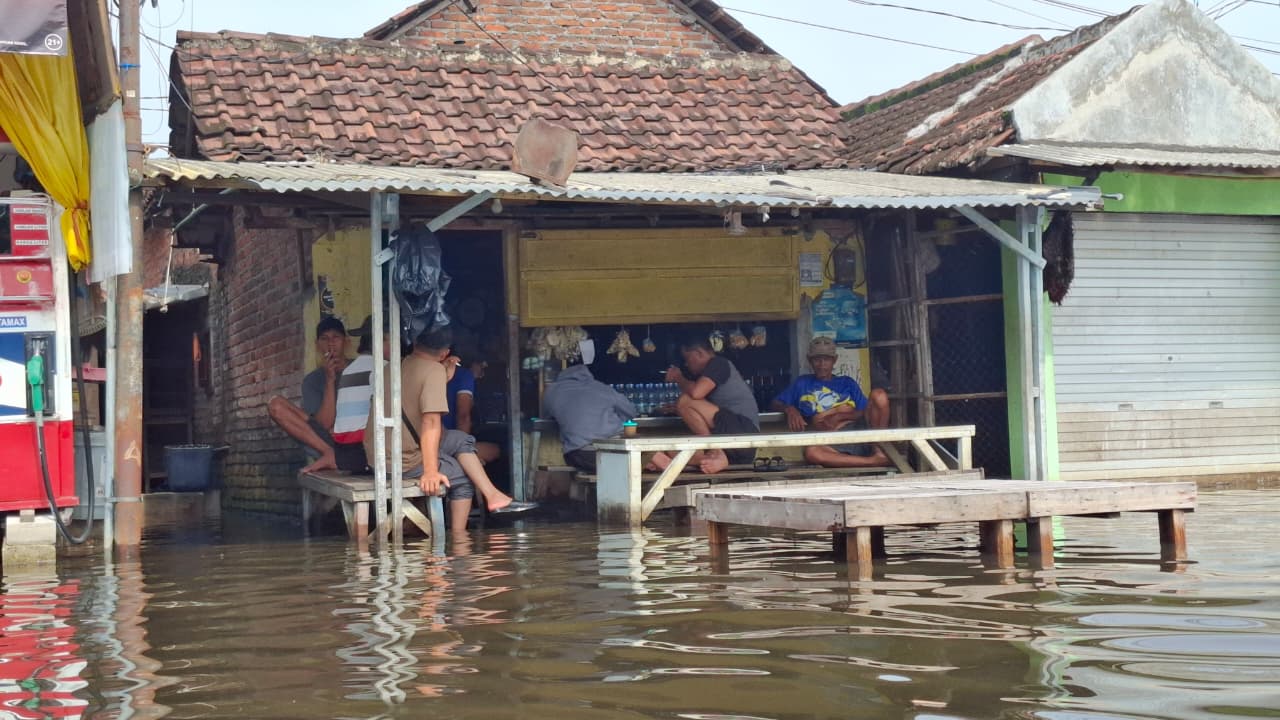 TERGENANG: Banjir yang terjadi di Desa Kedungbanteng, Tanggulangin. (M SAIFUL ROHMAN/RADAR SIDOARJO)