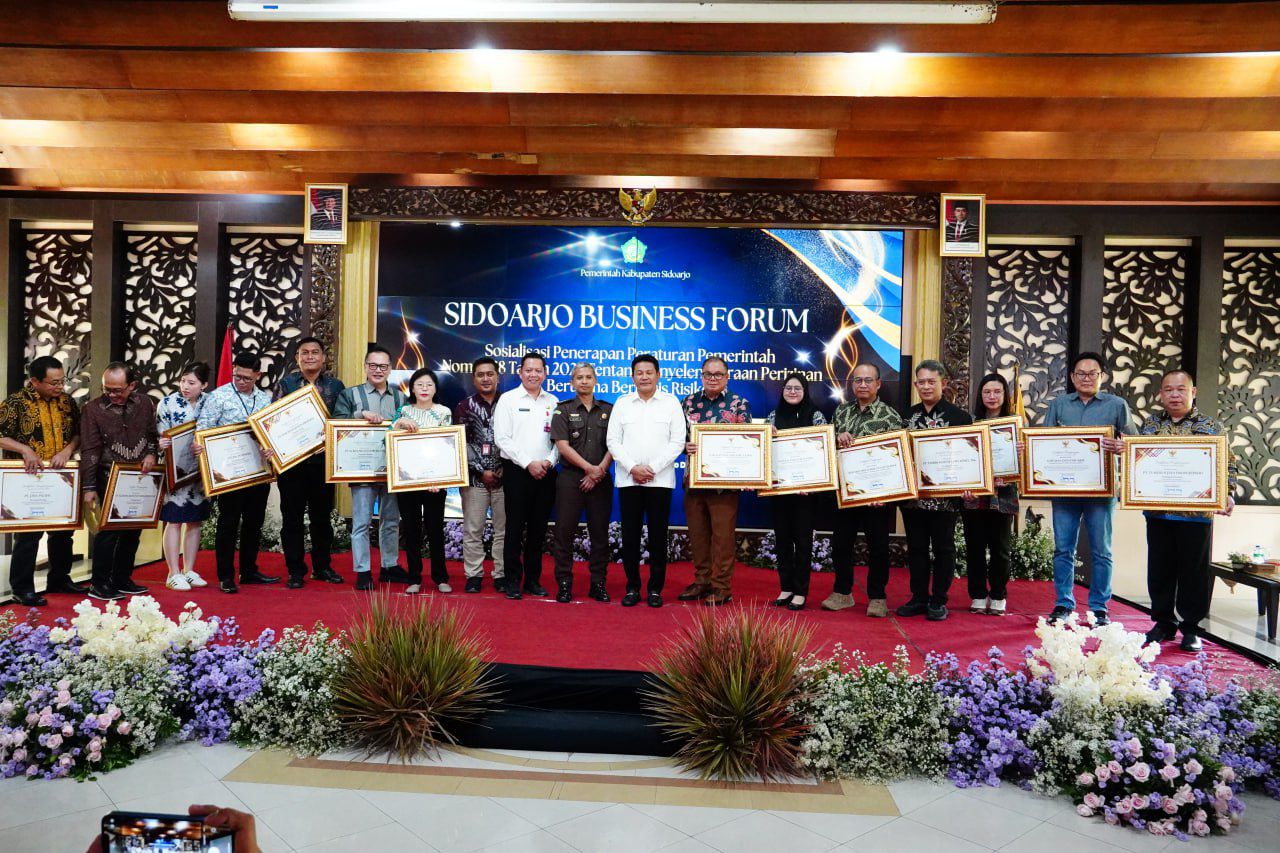 KONTRIBUSI: Bupati Sidoarjo Subandi di acara Sidoarjo Business Forum 2025.