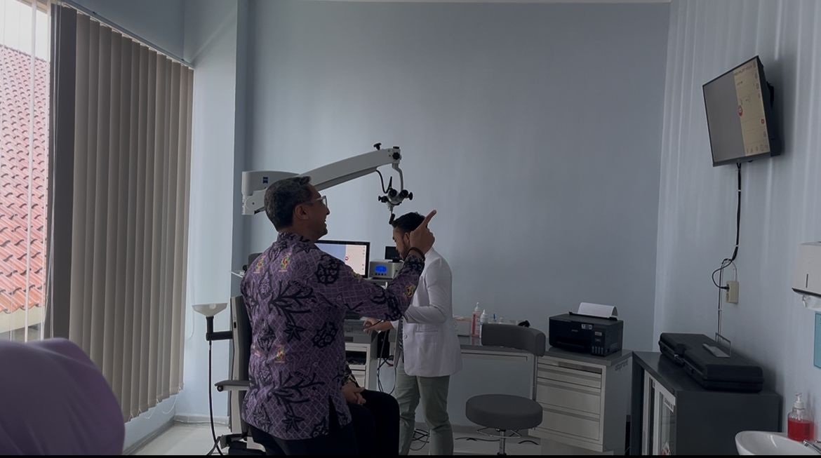 DITINGKATKAN: Direktur RSUD Sidoarjo Barat, dr Abdillah Segaf Alhadad meninjau fasilitas kesehatan.