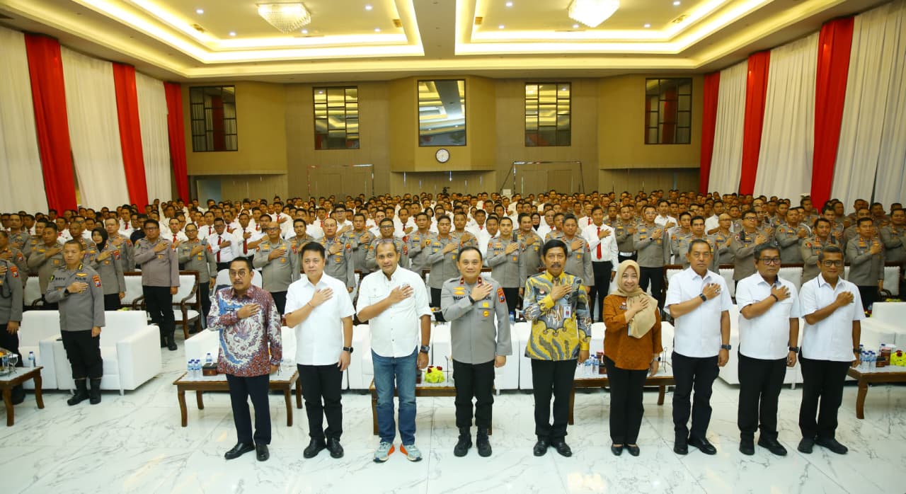 SINERGIS: Wakil Menteri Hukum Prof. Edward Omar Sharif Hiariej menghadiri kegiatan Sosialisasi Kitab Undang-Undang Hukum Pidana (KUHP) dan Kitab Undang-Undang Hukum Acara Pidana (KUHAP)