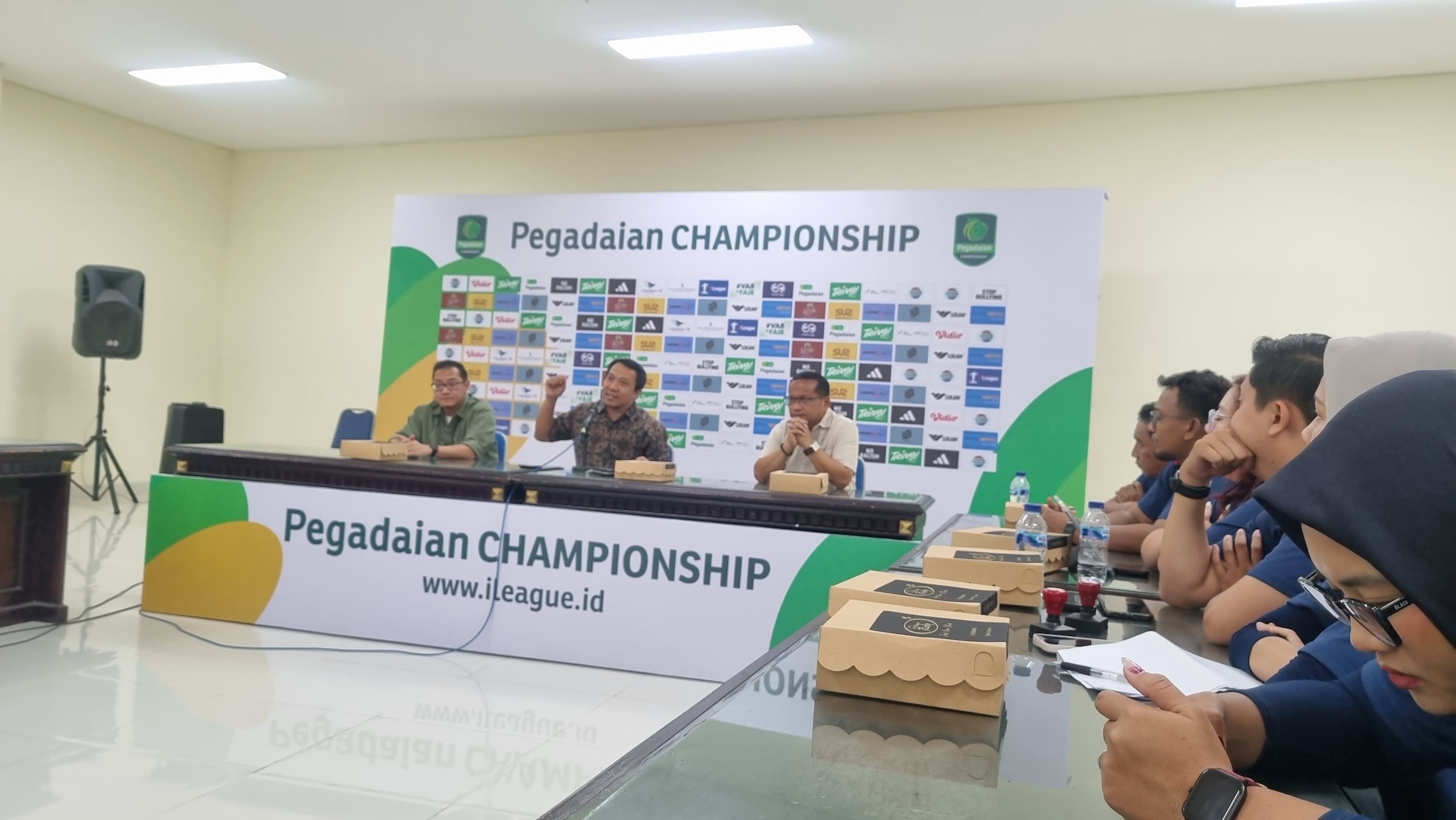SINERGIS: CEO Deltras FC bersama Kementerian UMKM membahas program holding UMKM.