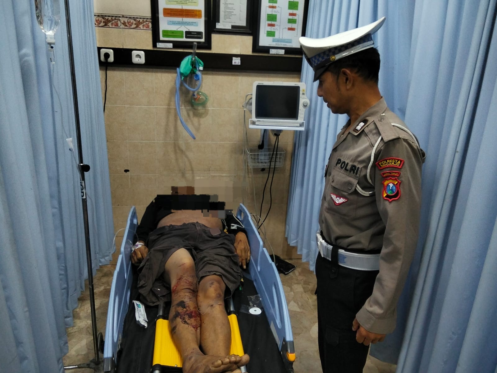 NAHAS: Kondisi kendaraan korban usai terlibat kecelakaan di Jalan Raya Lingkar Timur, Sidoarjo, Jumat (5/12) pagi.