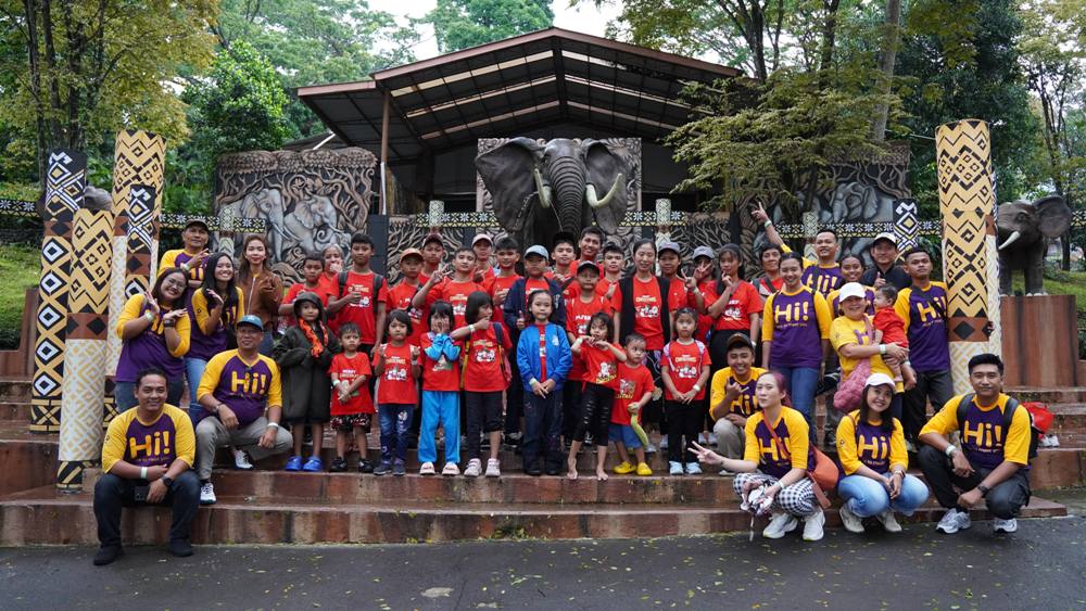 MENYENANGKAN: Premier Place Hotel Surabaya Airport kembali menebar semangat kepedulian melalui kegiatan bertajuk &ldquo;A Day of Joy at Taman Safari&rdquo;.