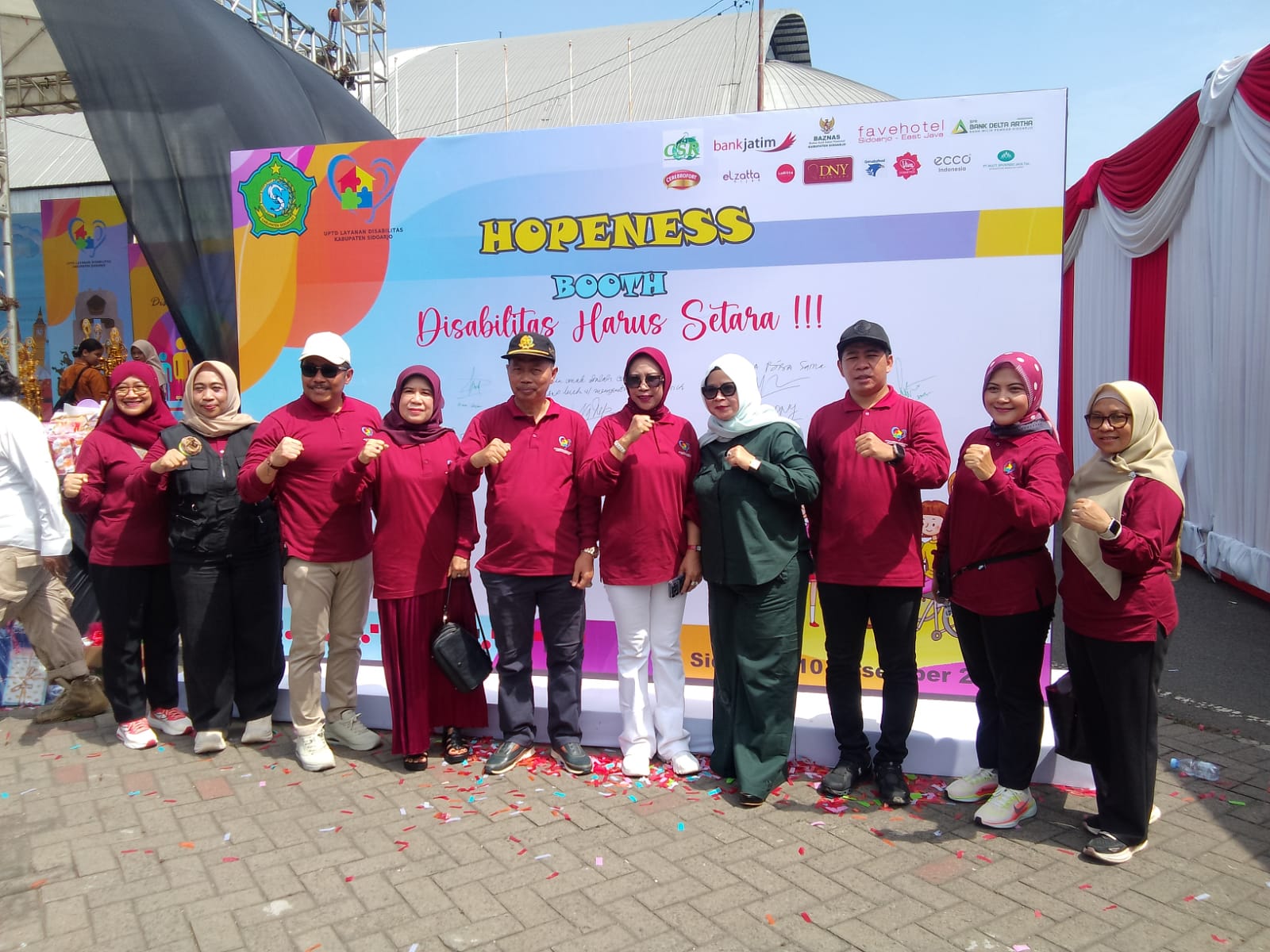 KOMITMEN:Gebyar Peringatan Hari Disabilitas Internasional (HDI) 2025 di Parkir Timur GOR Delta Sidoarjo, Rabu (10/12) dihadiri Wakil Bupati Sidoarjo Mimik Idayana. (DIKY SANSIRI/RADAR SIDOARJO)