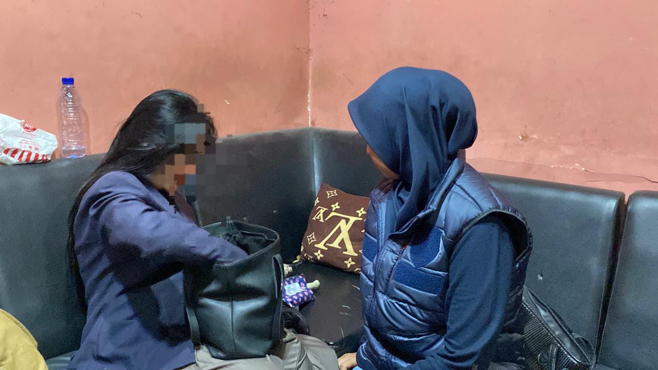 DIPERIKSA: Razia dilakukan di sejumlah kafe di Sidoarjo.