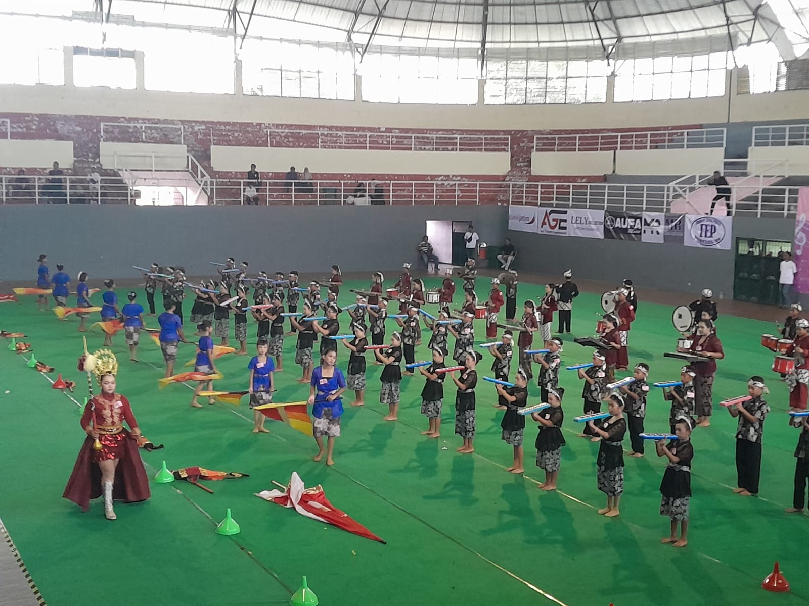 ADU SKILL: Salah satu tim Marching Band saat tampil di JDCC 2025, Minggu (14/12/2025).