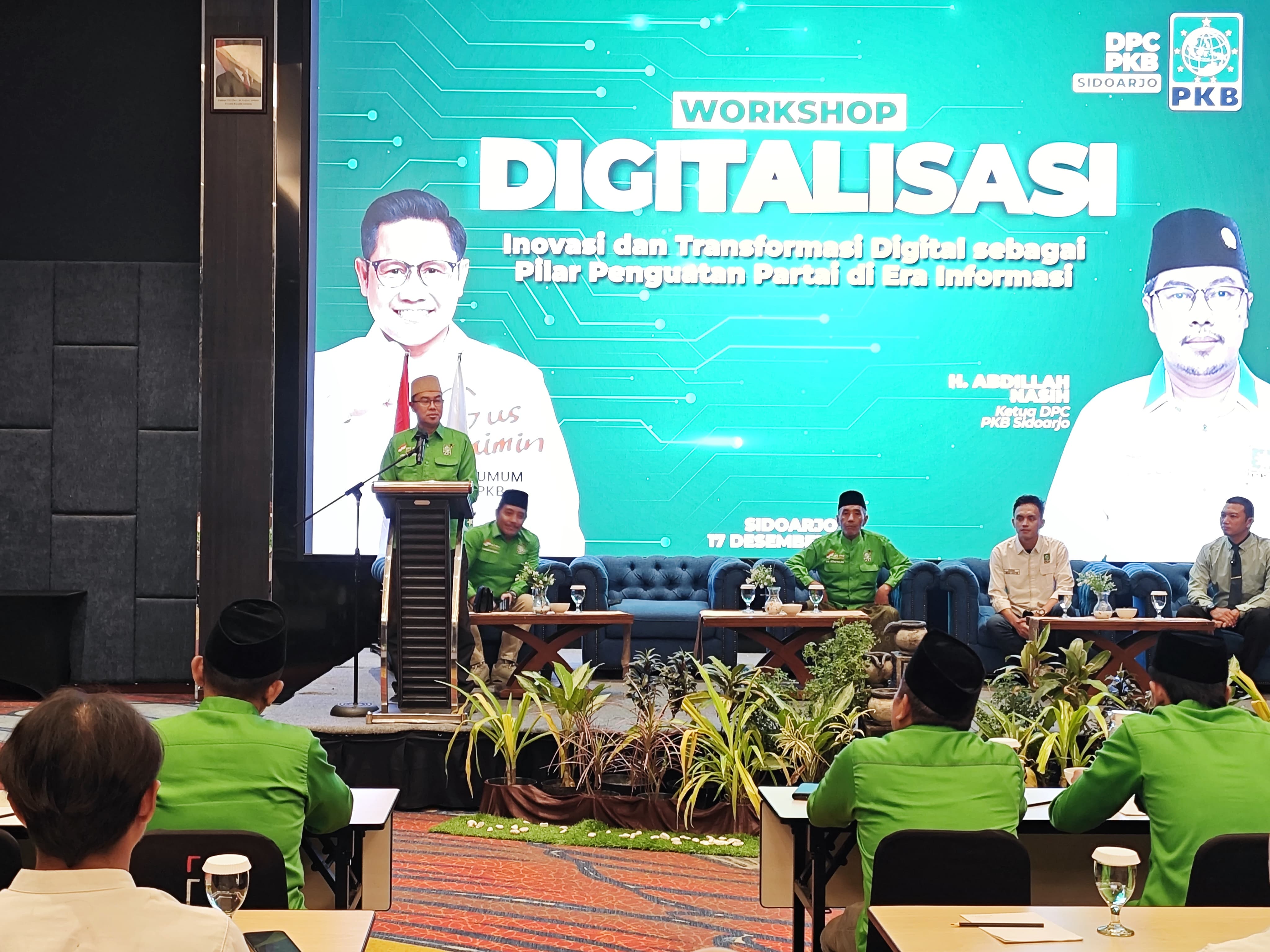 KADER MUDA: Ketua DPC PKB Sidoarjo Abdillah Nasih membuka Pelatihan Media Sosial dan Digitalisasi di Hotel Luminor, Sidoarjo, Rabu (17/12/2025) malam.