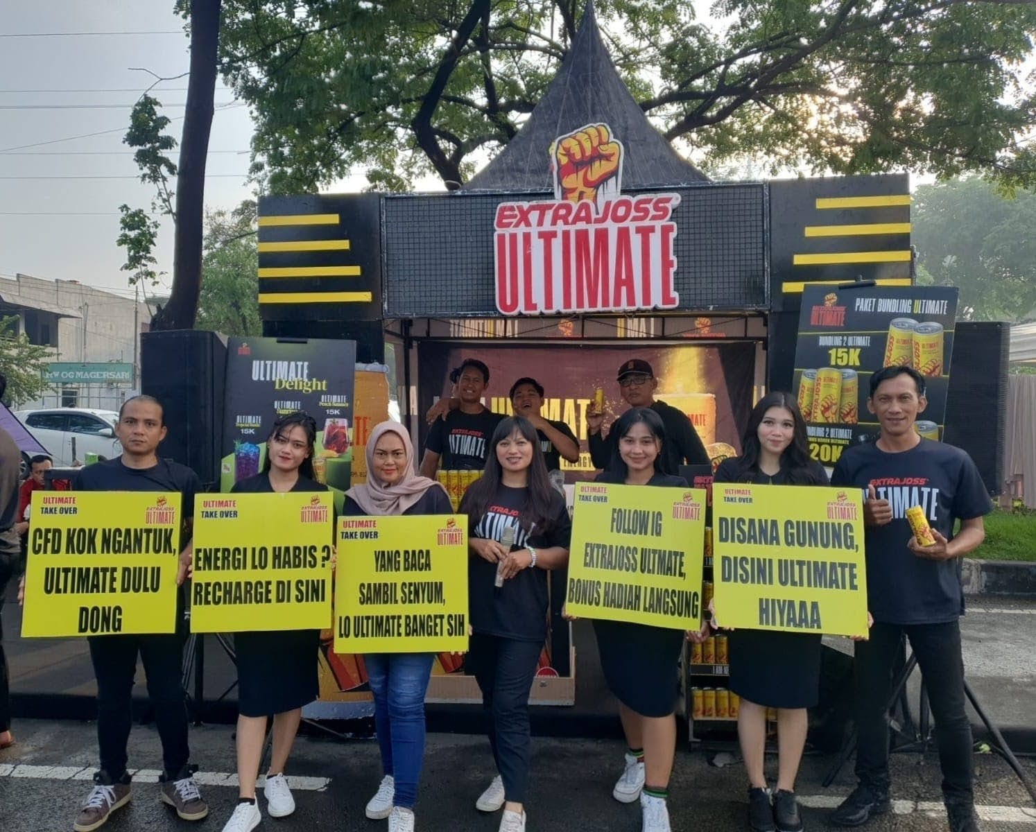 SAPA PENGUNJUNG: Extra Joss Ultimate menyapa pengunjung CFD dengan berbagai aktivitas interaktif dan pesan-pesan kreatif.(IST/RADAR SIDOARJO)
