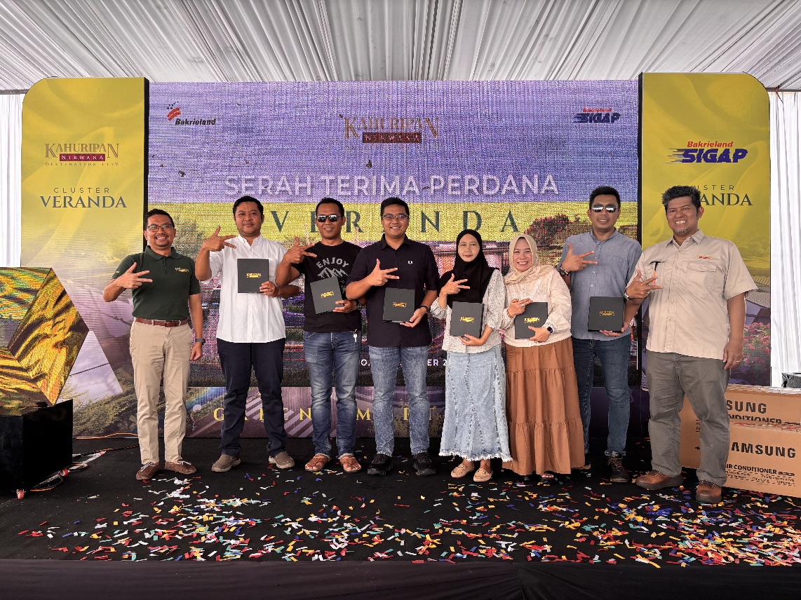 NYAMAN: Serah terima perdana unit rumah Cluster Veranda, oleh PT Mutiara Masyhur Sejahtera pengembang kawasan Kahuripan Nirwana.