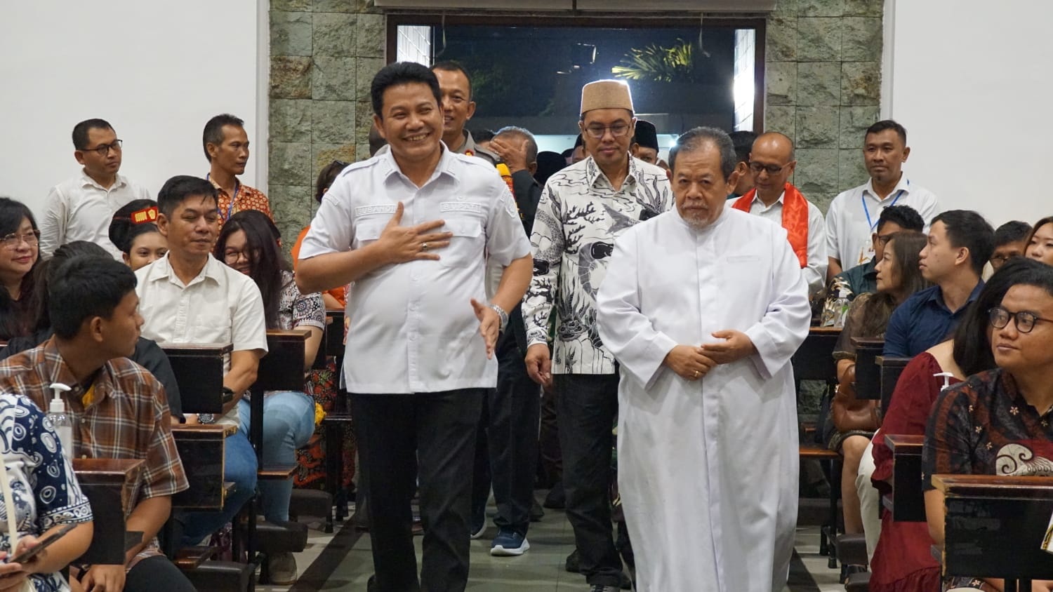 AMAN: Bupati Sidoarjo Subandi bersama jajaran Polresta Sidoarjo, Kodim 0816 Sidoarjo, Satpol PP, serta sejumlah OPD melakukan pemantauan langsung dengan mengunjungi sejumlah gereja.