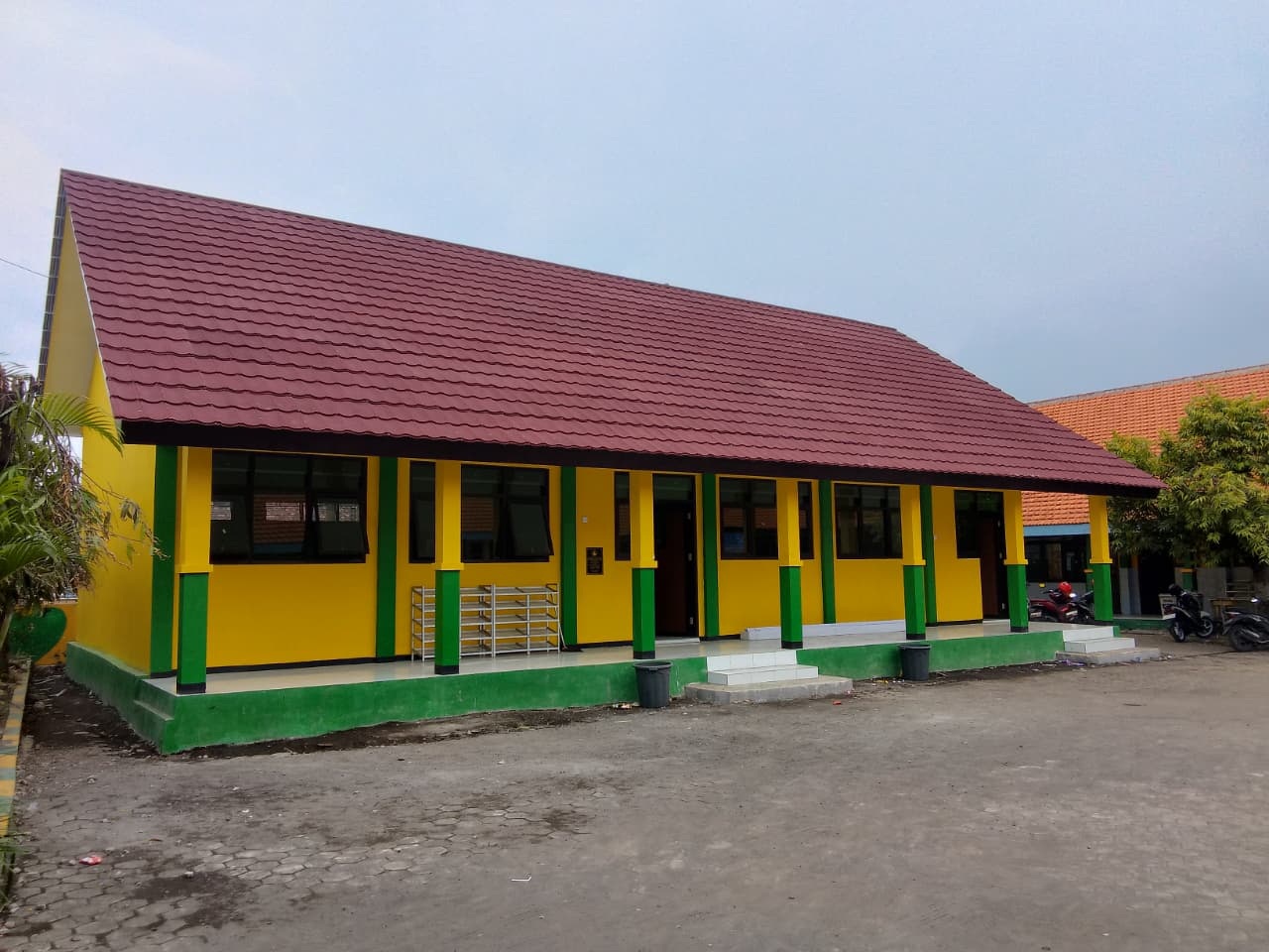 FASILITAS: Ruang kelas baru di SD Negeri Sidodadi, Kecamatan Candi, Sidoarjo, kini sudah dapat digunakan untuk kegiatan belajar mengajar. (DIKY SANSIRI/RADAR SIDOARJO)