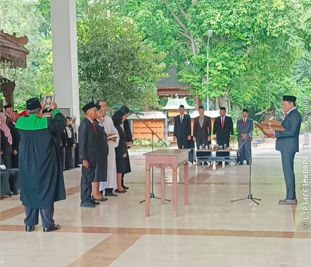 TUGAS BARU: Pelantikan pejabat di Pendapa Delta Wibawa oleh Bupati Sidoarjo.