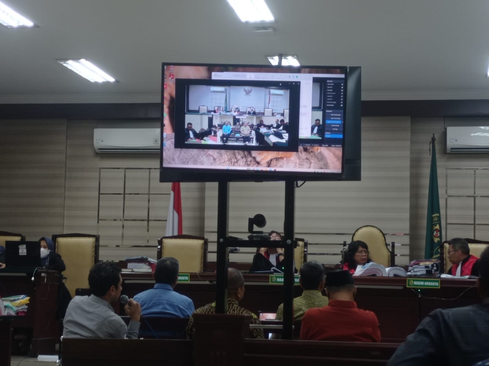 BERLANJUT: Sidang lanjutan kasus dugaan korupsi pengelolaan Rusunawa Tambaksawah kembali digelar di Pengadilan Tipikor. (SURYANTO/RADAR SIDOARJO)