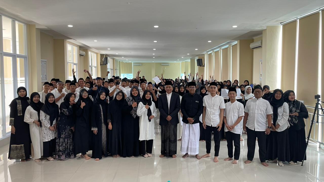 RELIGIUS: Siswa SMP Hang Tuah 6 Excellent Juanda Sidoarjo Peringati Isra Mi