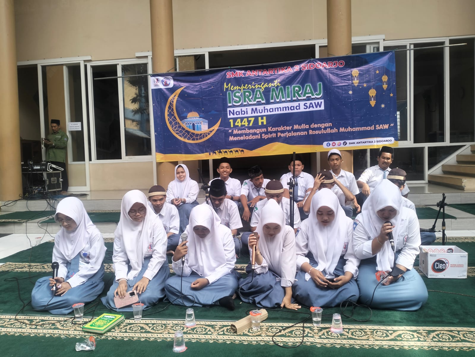 KOMPAK: Penampilan Al-Banjari Nurul Qulbi saat dalam kegiatan Isra Mi