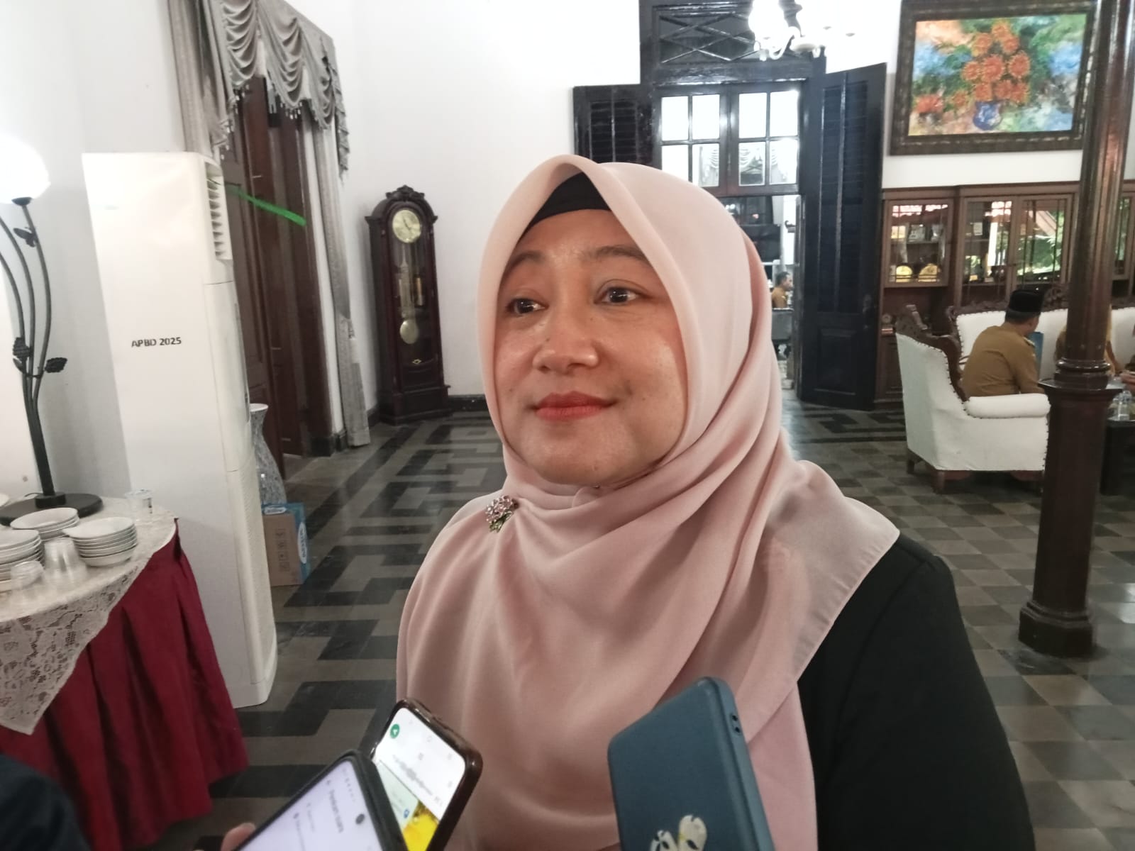 Direktur Utama BPR Delta Artha Sofia Nurkrisnajati Atmaja. (DIKY SANSIRI/RADAR SIDOARJO)