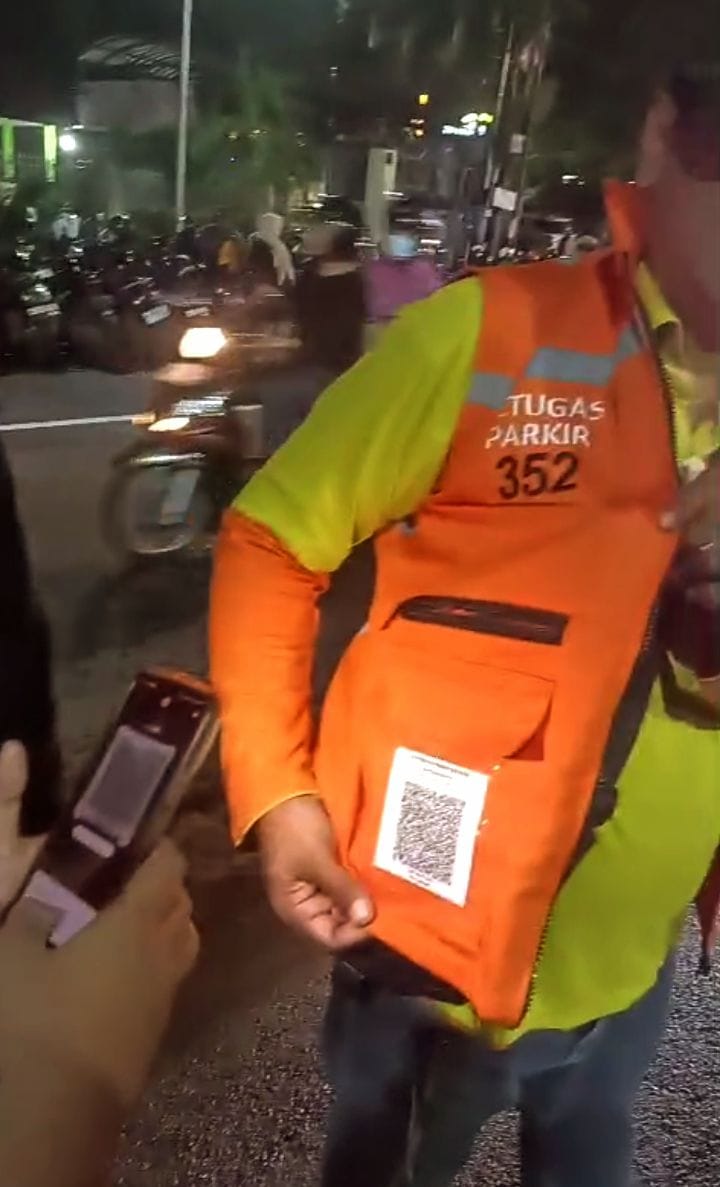 DIGITAL: Sistem parkir di Alun-alun Sidoarjo bisa bayar pakai Qris.