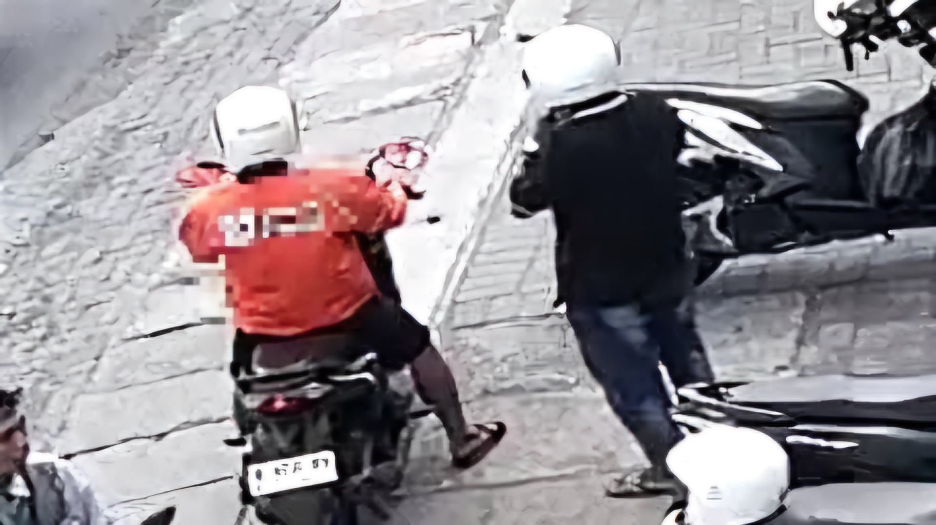 LIHAI: Tangkapan layar rekaman CCTV aksi pencurian di Bebekan, Sepanjang, Sidoarjo.