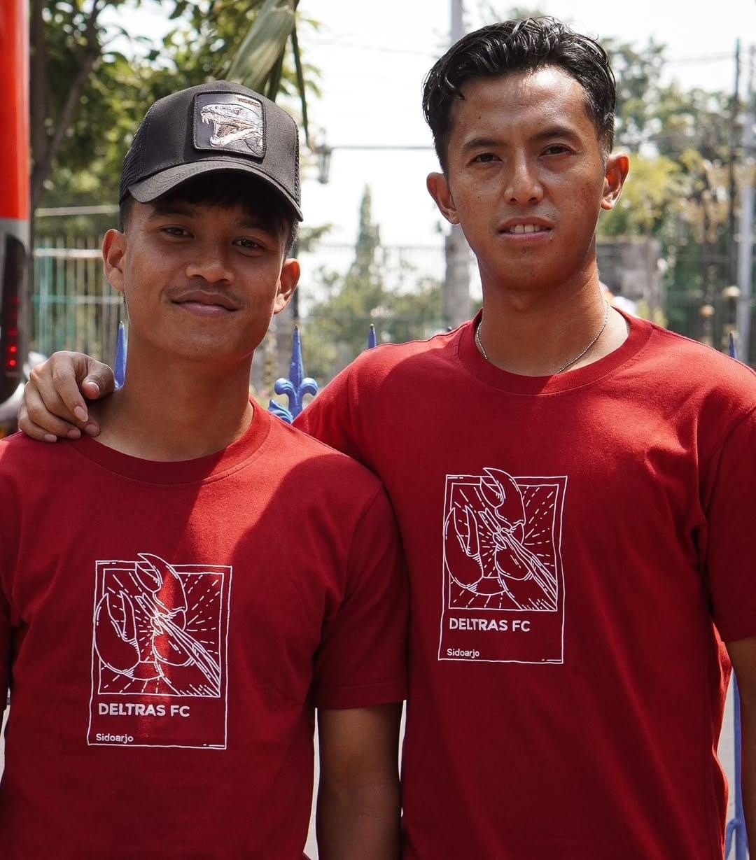 OPTIMISTIS: Pemain Deltras FC Sidoarjo berangkat menuju Sleman. (FOTO DELTRAS SIDOARJO)