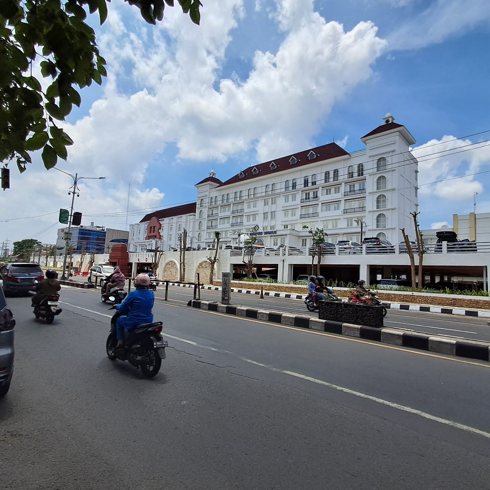 KOKOH: Gedung Double Deck Parkir diresmikan Bupati Sidoarjo Subandi, Jumat (13/2). (DIKY SANSIRI/RADAR SIDOARJO)