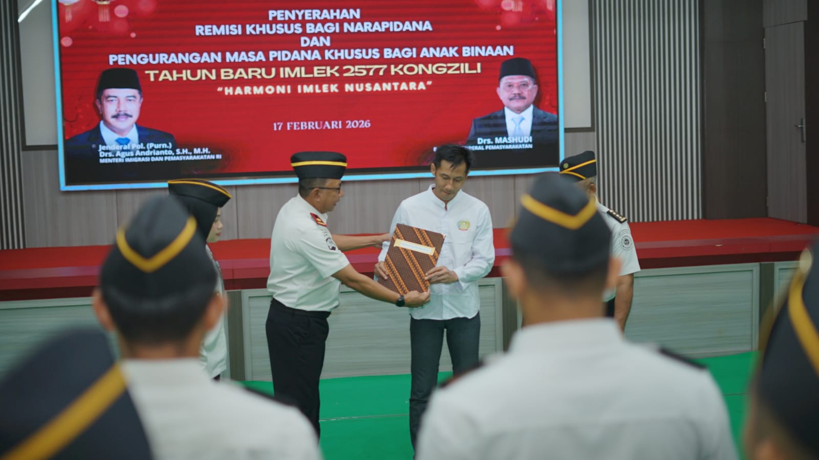 SENANG: Satu narapidana beragama Konghucu menerima remisi khusus.