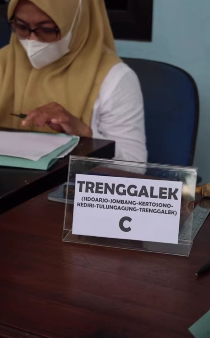 PENDAFTARAN: Calon pemudik saat di Kantor Dishub Sidoarjo.