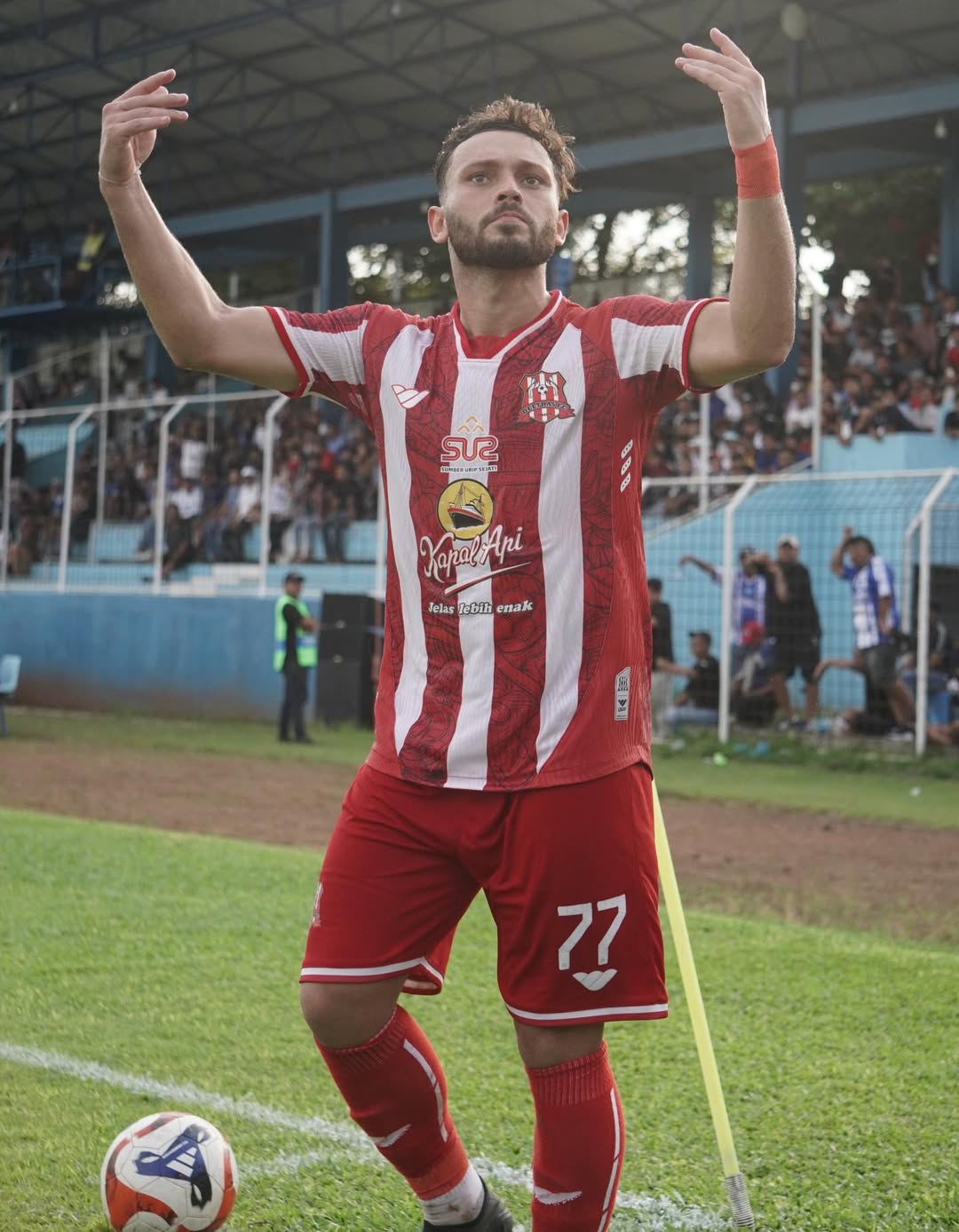 PEMULIHAN: Pemain Deltras Sidoarjo Rian Almeida Lopes.