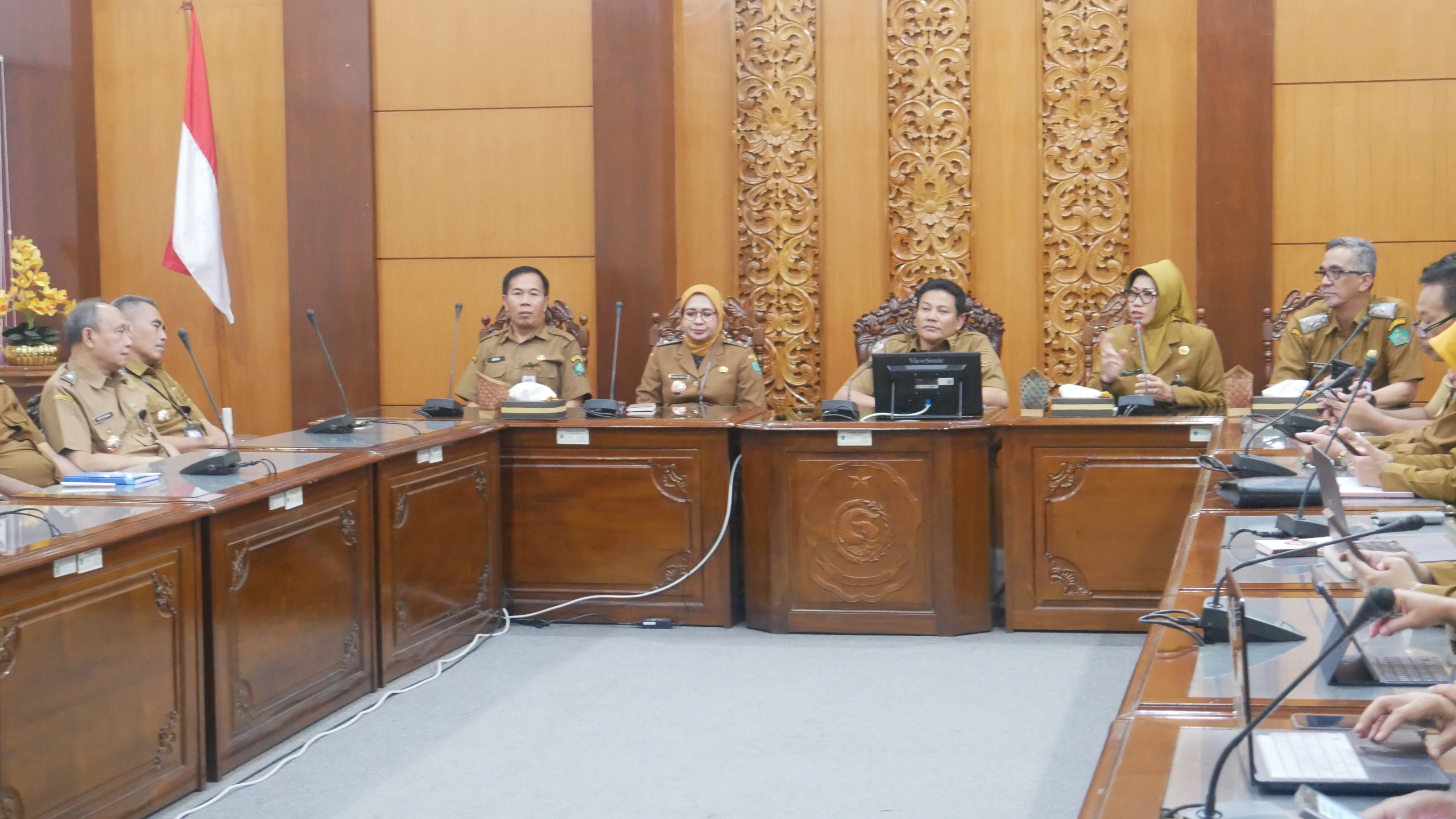 PERSIAPAN JELANG HARI RAYA: Rapat koordinasi bersama Forkopimda, jajaran Organisasi Perangkat Daerah (OPD), dan para camat di Opsroom Setda Kabupaten Sidoarjo.