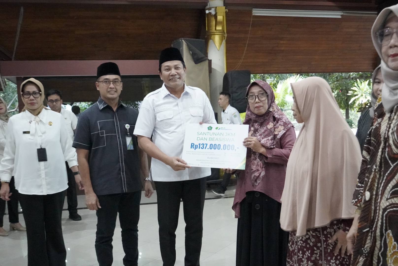 APRESIASI: Bupati Sidoarjo Subandi sosialisasi Perbup baru.
