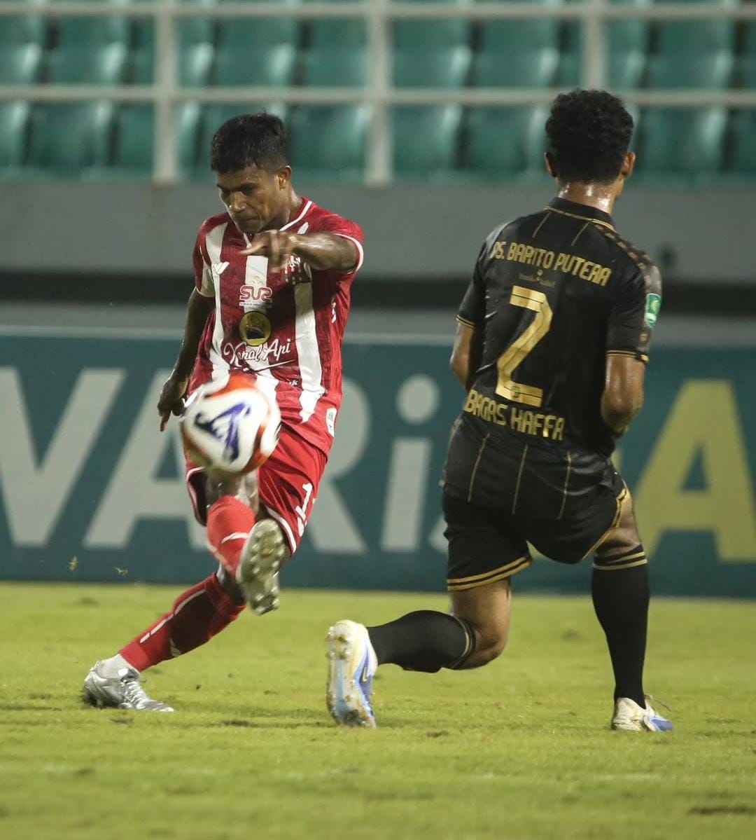 BUTUH KEMENANGAN: Pemain Deltras FC Sidoarjo saat menjalani pertandingan. (FOTO DELTRAS SIDOARJO)