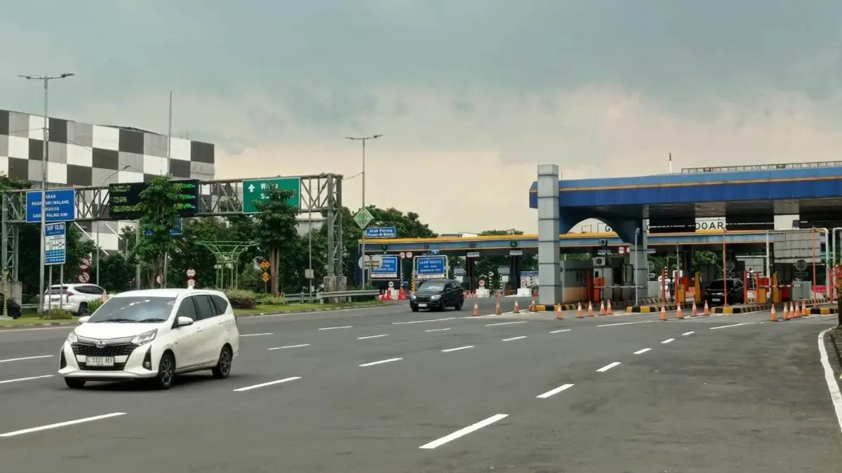 BIAR LANCAR: Rekayasa lalu lintas di kawasan Lippo Plaza dan exit Tol Sidoarjo disiapkan untuk cegah kemacetan. (SURYANTO/RADAR SIDOARJO)

&nbsp;