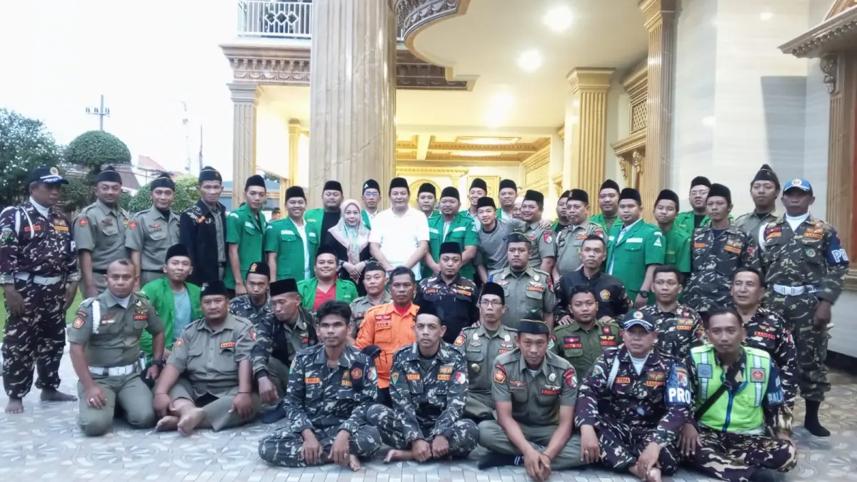 SINERGIS: GP Ansor saat silaturahmi ke rumah Bupati Sidoarjo Subandi.