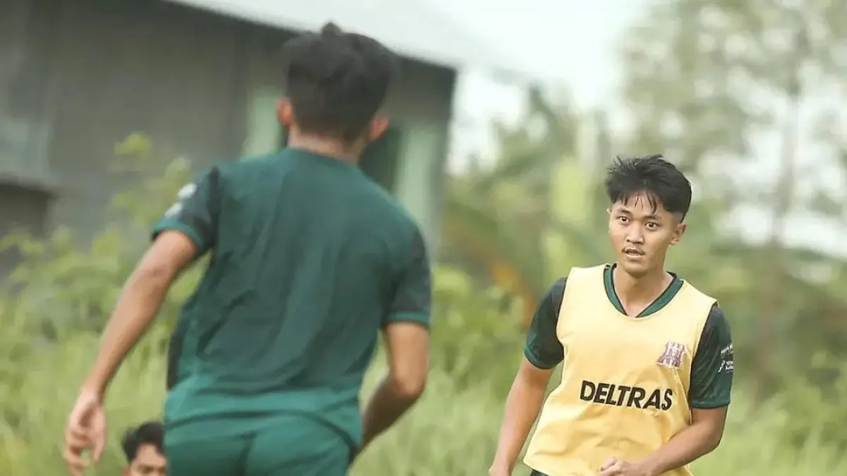 PERCAYA DIRI: Pemain Deltras Sidoarjo saat berlatih.