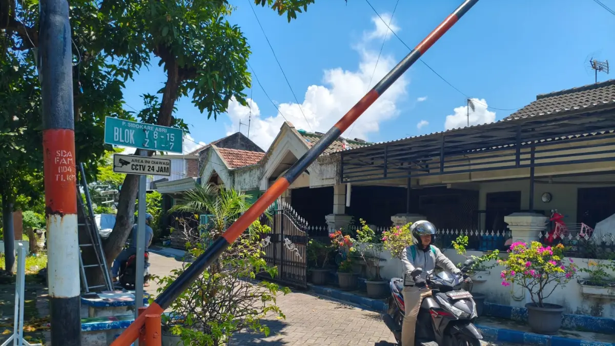 JADI SOROTAN: Portal yang sering ditutup di Sidokare