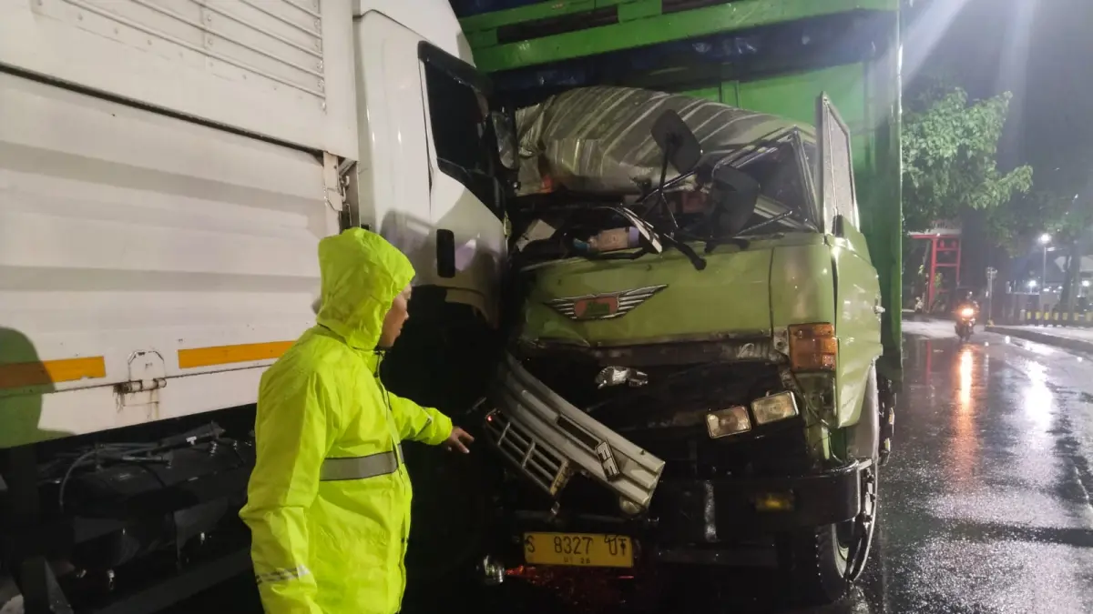 RINGSEK: Truk yang terlibat kecelakaan lalu lintas di Tarik.