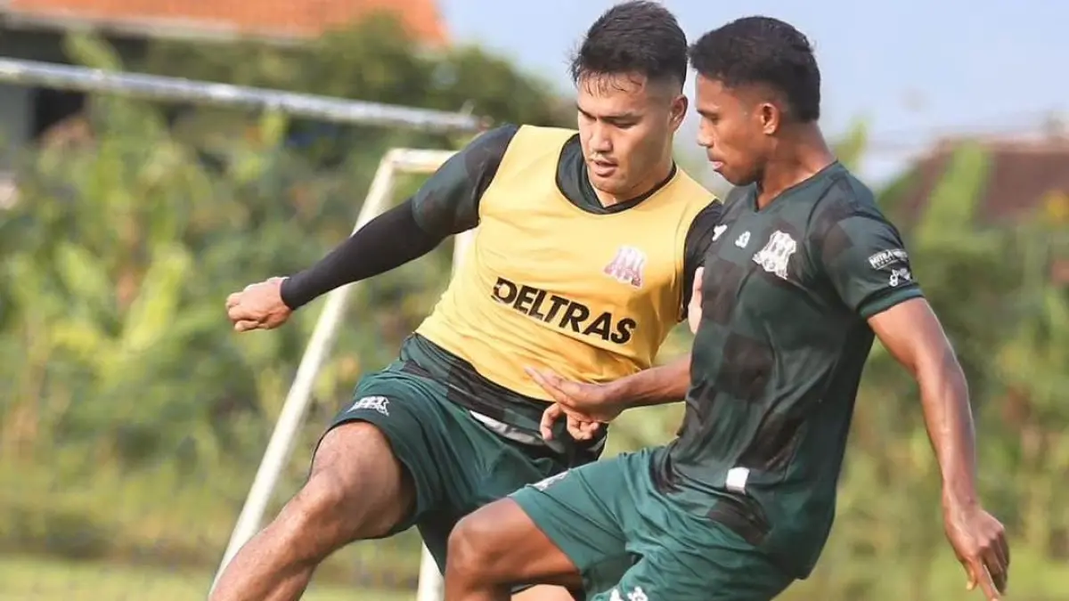 SEMANGAT: Pemain Deltras Sidoarjo saat berlatih. (Foto Deltras Sidoarjo)