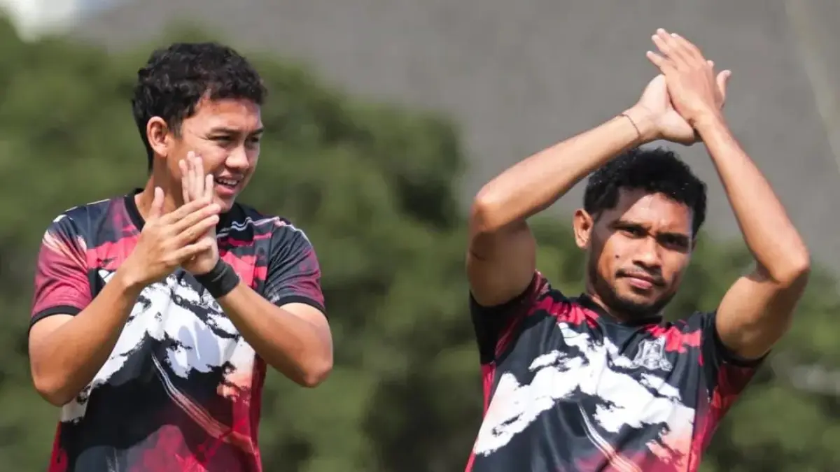 SISA LAGA: Pemain Deltras FC Sidoarjo saat latihan. (Foto Deltras)