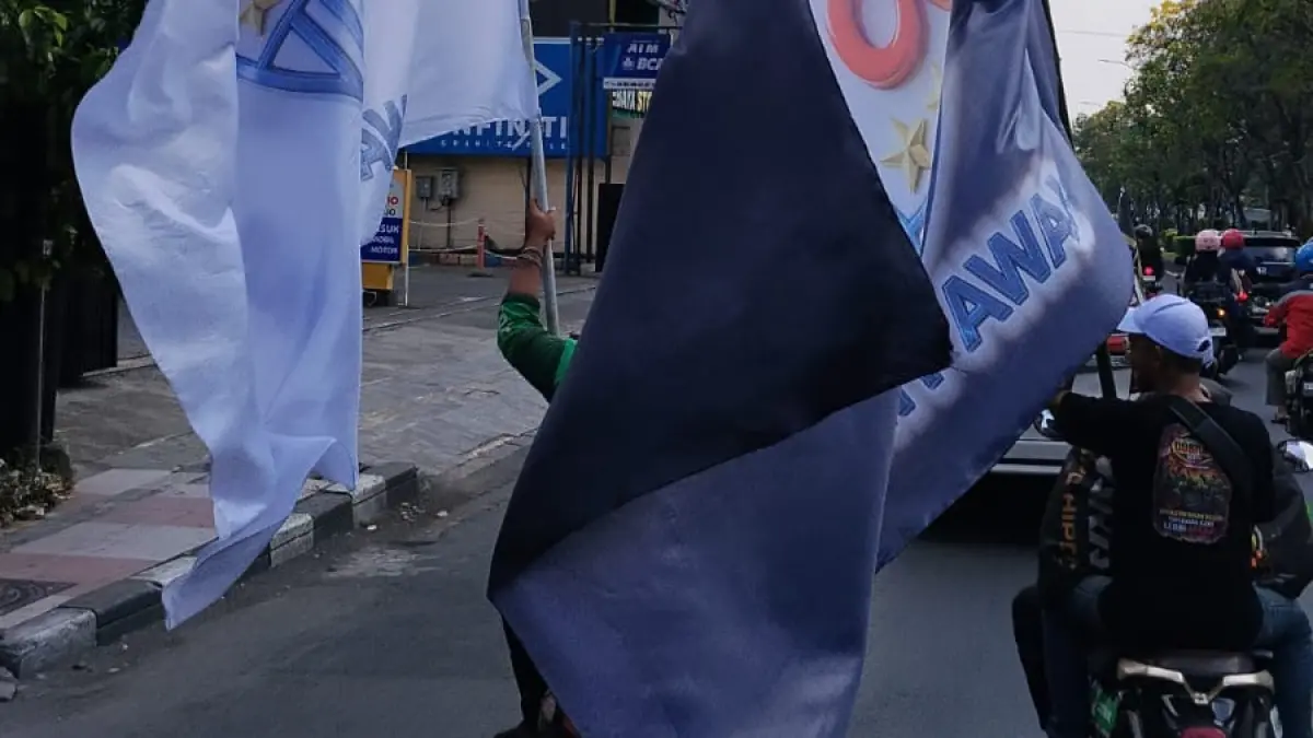 BERANGKAT: Demo ojek online menuju Surabaya. (DIKY SANSIRI/RADAR SIDOARJO)