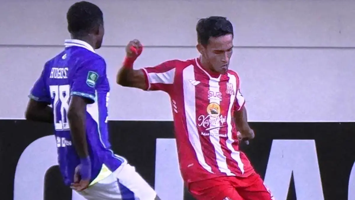 TIGA POIN: Punggawa Deltras FC Sidoarjo saat menghadapi Persiku Kudus di Stadion Surajaya, Lamongan. (Foto DELTRAS FC)

&nbsp;