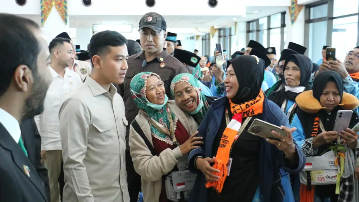 OPTIMAL: Wakil Presiden Republik Indonesia, Gibran Rakabuming Raka memastikan layanan Makkah Route di Bandara Internasional Juanda Sidoarjo, Kamis (30/4).