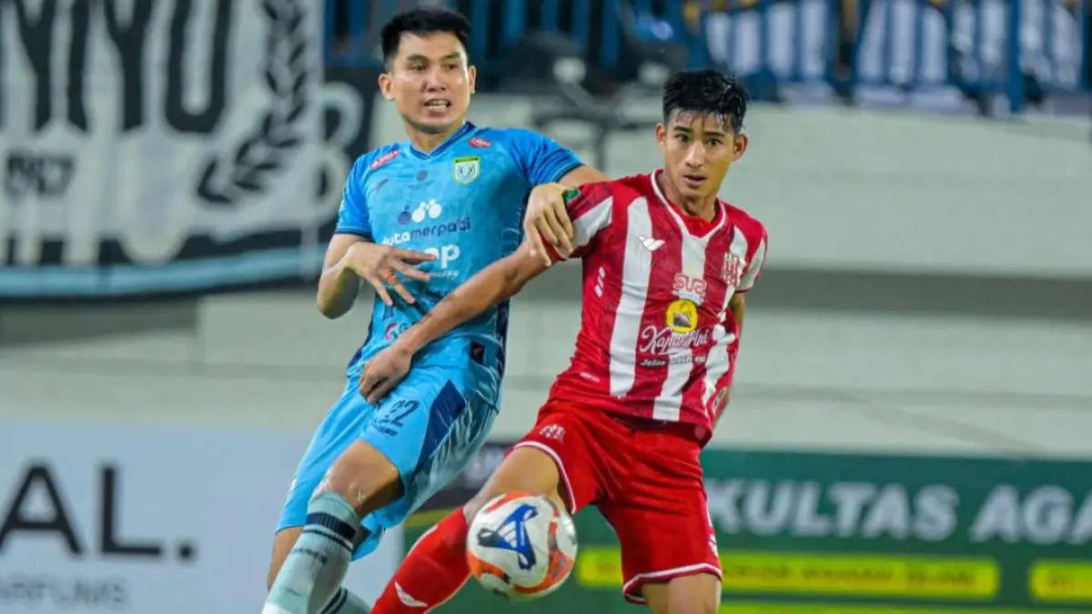 DUEL: Laga Anniversary Game mempertemukan Persela Lamongan Vs Deltras FC Sidoarjo. (Foto istimewa)