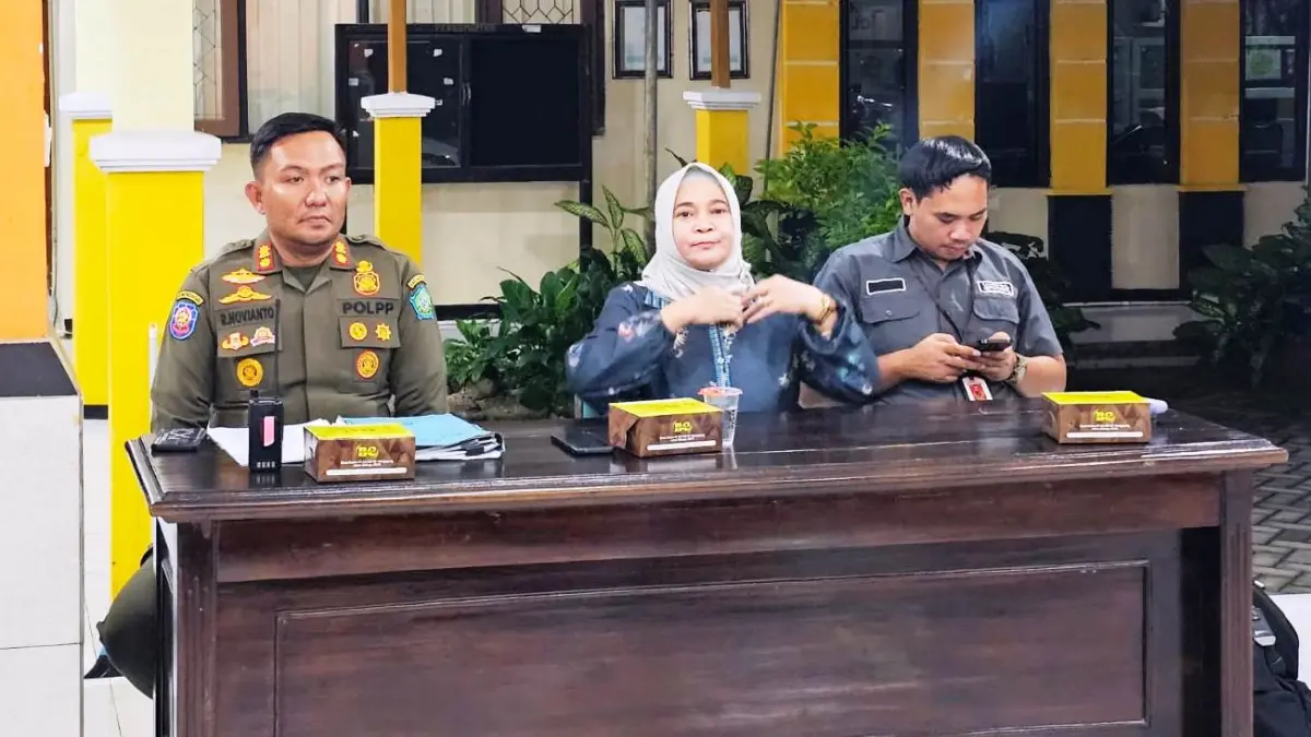CARI SOLUSI: Rapat koordinasi membahas keberadaan tempat hiburan malam di kawasan Exit Tol HK, Kecamatan Jabon.
